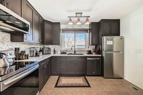 314 Mckinnon Drive, Carseland, AB - Indoor Photo Showing Kitchen With Double Sink