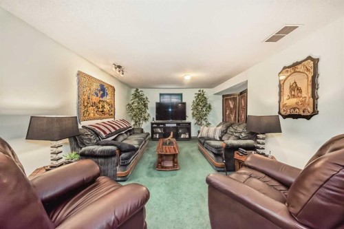 314 Mckinnon Drive, Carseland, AB - Indoor Photo Showing Living Room