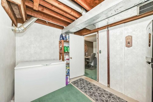 314 Mckinnon Drive, Carseland, AB - Indoor Photo Showing Other Room