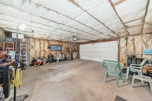 314 Mckinnon Drive, Carseland, AB - Indoor Photo Showing Garage