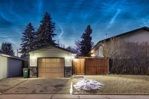 256 Lysander Place Se, Calgary, AB - Outdoor