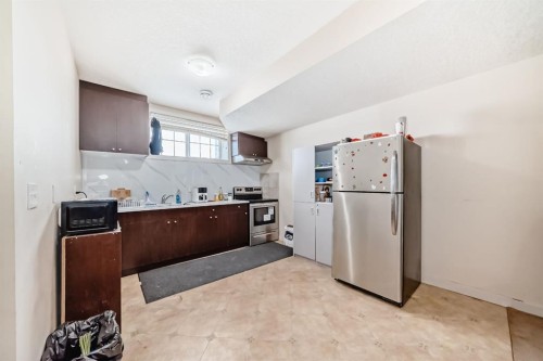 226 Saddlebrook Circle Ne, Calgary, AB - Indoor Photo Showing Kitchen