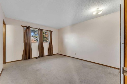 20 Templehill Crescent, Calgary, AB - Indoor Photo Showing Other Room