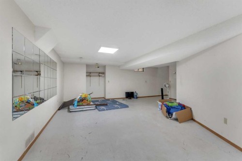 20 Templehill Crescent, Calgary, AB - Indoor Photo Showing Other Room