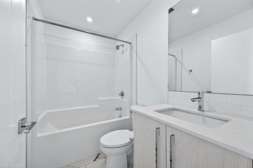 1305-44 Skyview Parkway Ne, Calgary, AB - Indoor Photo Showing Bathroom