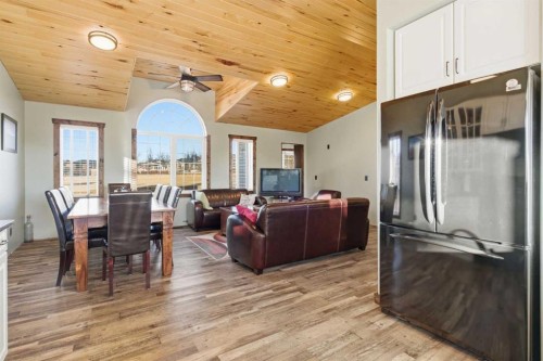 619 Lakeside Drive, Rural Vulcan County, AB - Indoor Photo Showing Other Room