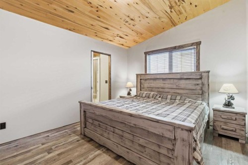 619 Lakeside Drive, Rural Vulcan County, AB - Indoor Photo Showing Bedroom