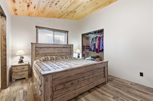 619 Lakeside Drive, Rural Vulcan County, AB - Indoor Photo Showing Bedroom