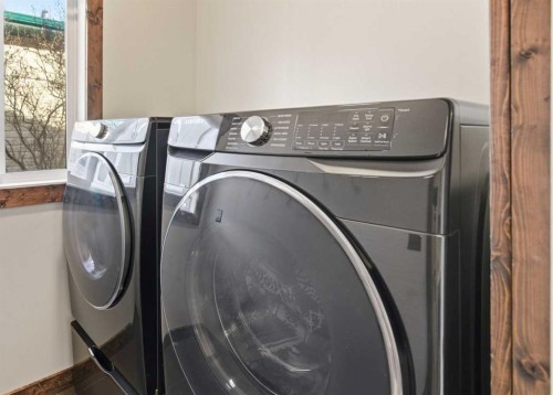 619 Lakeside Drive, Rural Vulcan County, AB - Indoor Photo Showing Laundry Room