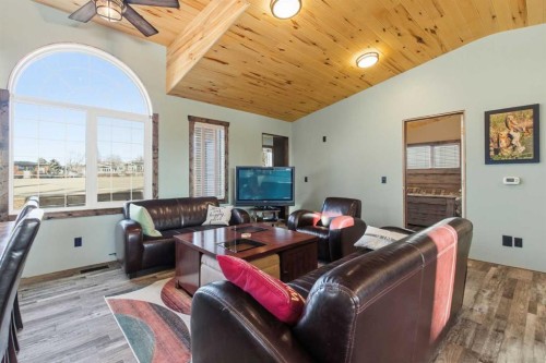 619 Lakeside Drive, Rural Vulcan County, AB - Indoor