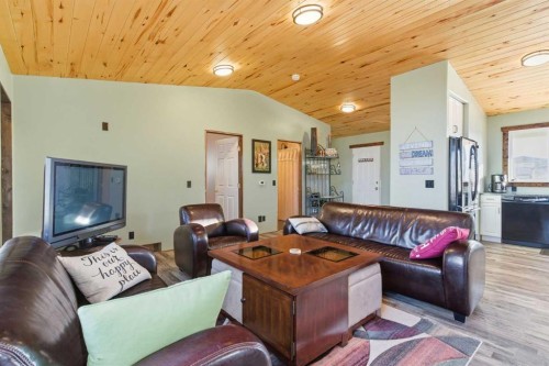 619 Lakeside Drive, Rural Vulcan County, AB - Indoor Photo Showing Living Room