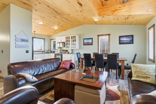 619 Lakeside Drive, Rural Vulcan County, AB - Indoor Photo Showing Living Room