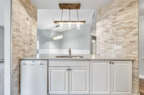 112-43 Westlake Circle, Strathmore, AB - Indoor Photo Showing Kitchen With Double Sink
