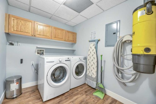 112-43 Westlake Circle, Strathmore, AB - Indoor Photo Showing Laundry Room