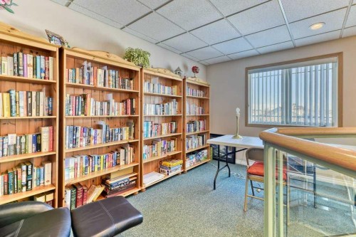 112-43 Westlake Circle, Strathmore, AB - Indoor Photo Showing Office