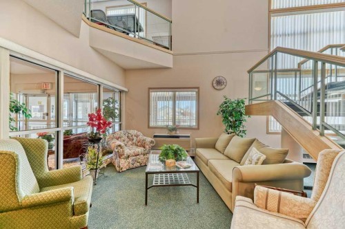 112-43 Westlake Circle, Strathmore, AB - Indoor Photo Showing Living Room