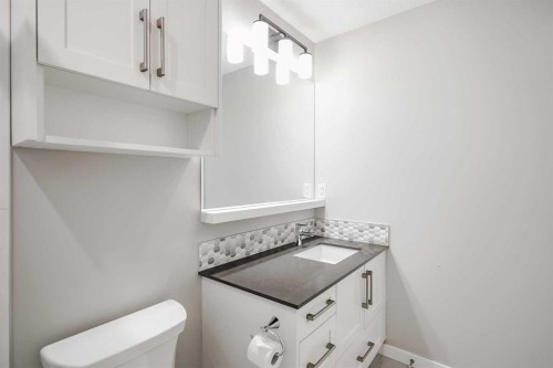 309-2231 Mahogany Boulevard Se, Calgary, AB - Indoor Photo Showing Bathroom