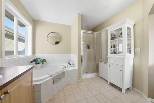 14 Kincora Drive Nw, Calgary, AB - Indoor Photo Showing Bathroom