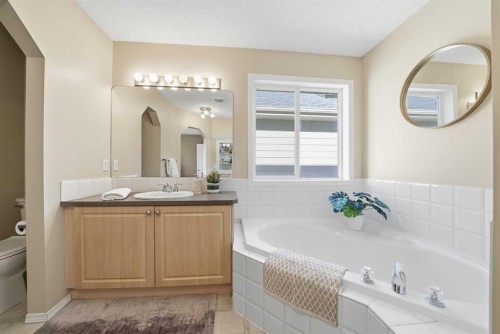 14 Kincora Drive Nw, Calgary, AB - Indoor Photo Showing Bathroom