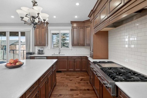 72 Rockcliff Grove Nw, Calgary, AB - Indoor Photo Showing Kitchen