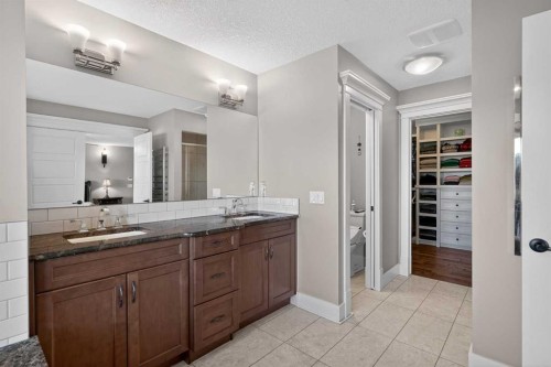 72 Rockcliff Grove Nw, Calgary, AB - Indoor Photo Showing Bathroom