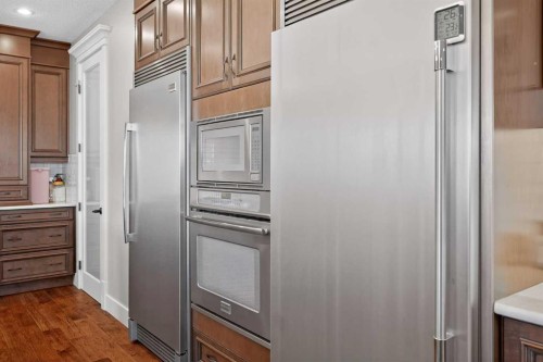 72 Rockcliff Grove Nw, Calgary, AB - Indoor Photo Showing Kitchen