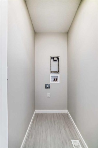 158 Bartlett Crescent Se, Calgary, AB - Indoor Photo Showing Other Room