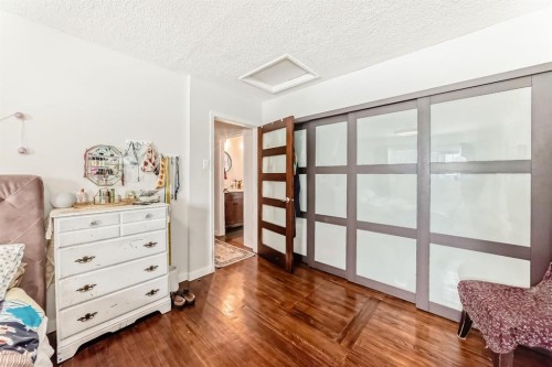 176 Hendon Drive Nw, Calgary, AB - Indoor Photo Showing Other Room