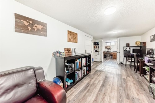 176 Hendon Drive Nw, Calgary, AB - Indoor