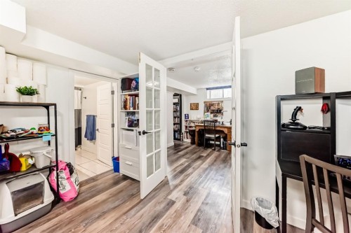 176 Hendon Drive Nw, Calgary, AB - Indoor Photo Showing Other Room