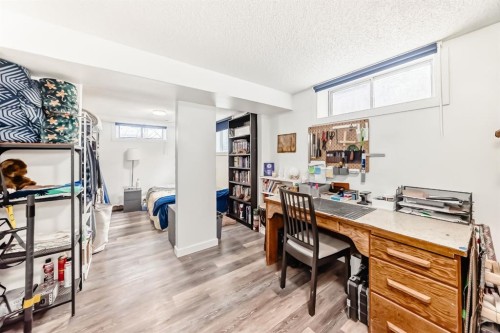 176 Hendon Drive Nw, Calgary, AB - Indoor