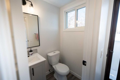 6223 Penedo Way Se, Calgary, AB - Indoor Photo Showing Bathroom
