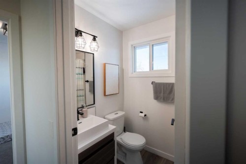 6223 Penedo Way Se, Calgary, AB - Indoor Photo Showing Bathroom