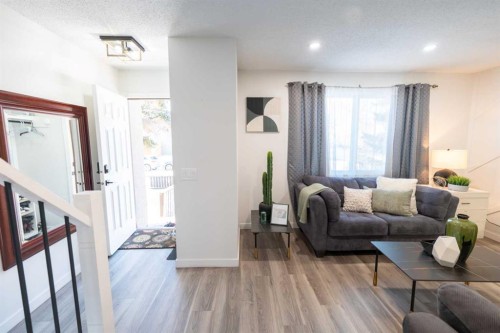 6223 Penedo Way Se, Calgary, AB - Indoor Photo Showing Living Room