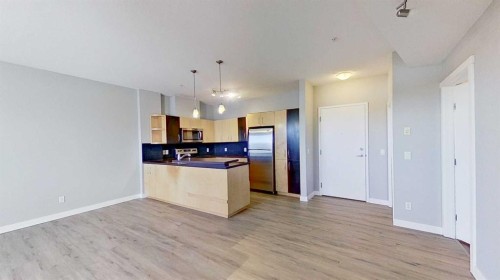 121-69 Springborough Court Sw, Calgary, AB - Indoor Photo Showing Kitchen