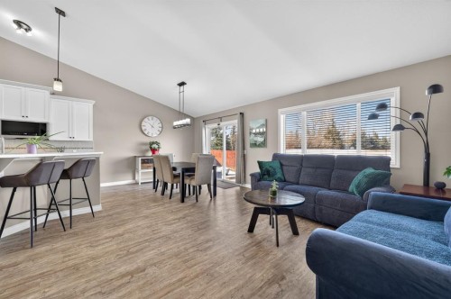 26 Mackenzie Way, Carstairs, AB - Indoor Photo Showing Living Room