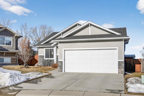 26 Mackenzie Way, Carstairs, AB - Outdoor