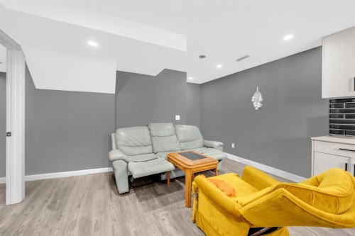 6022 Martingrove Road Ne, Calgary, AB - Indoor