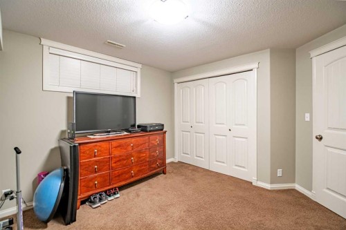 261 Jenner Crescent, Red Deer, AB 