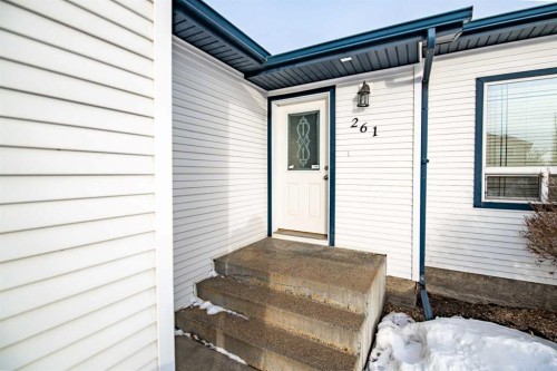 261 Jenner Crescent, Red Deer, AB 