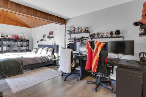 2231 39 Street Se, Calgary, AB - Indoor Photo Showing Other Room