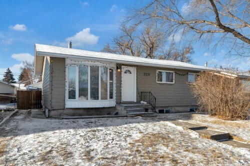 2231 39 Street Se, Calgary, AB - Outdoor