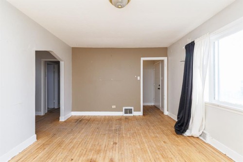 2820 Parkdale Boulevard Nw, Calgary, AB - Indoor Photo Showing Other Room