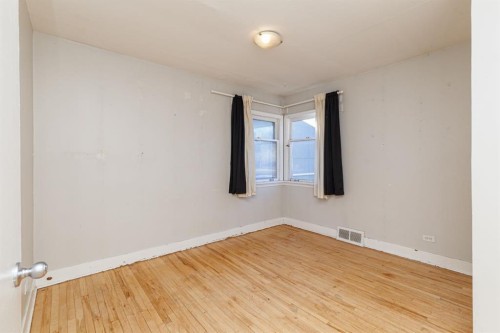 2820 Parkdale Boulevard Nw, Calgary, AB - Indoor Photo Showing Other Room