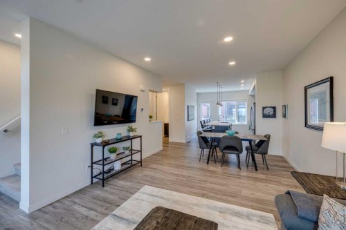 614 Greenbriar Common Nw, Calgary, AB - Indoor Photo Showing Living Room