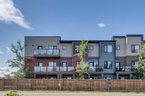 614 Greenbriar Common Nw, Calgary, AB - Outdoor With Facade