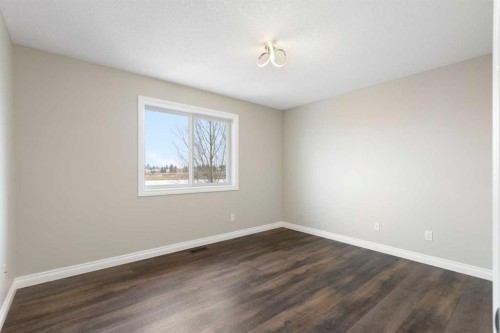 100 Lakeside View, Strathmore, AB - Indoor Photo Showing Other Room