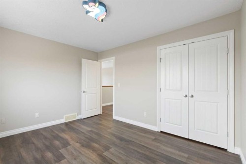 100 Lakeside View, Strathmore, AB - Indoor Photo Showing Other Room