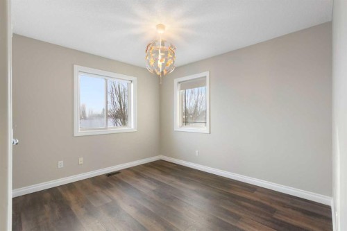 100 Lakeside View, Strathmore, AB - Indoor Photo Showing Other Room