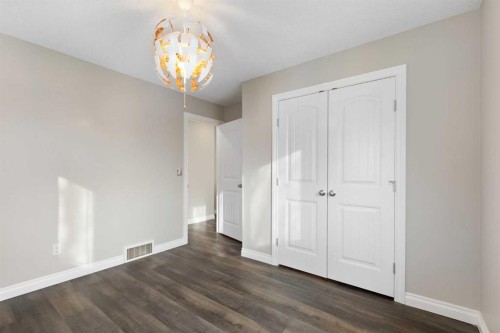 100 Lakeside View, Strathmore, AB - Indoor Photo Showing Other Room